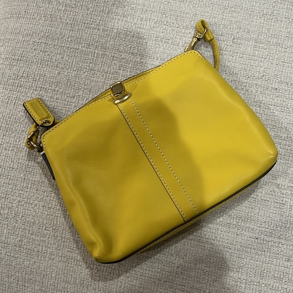 Coach Yellow Patent Leather Turnlock Wristlet - Coin Wallet - Picture 4 of 5